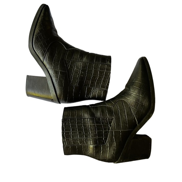 Blondo Que Leather Croc Embossed Pointed Toe Ankle Booties - Picture 4 of 11